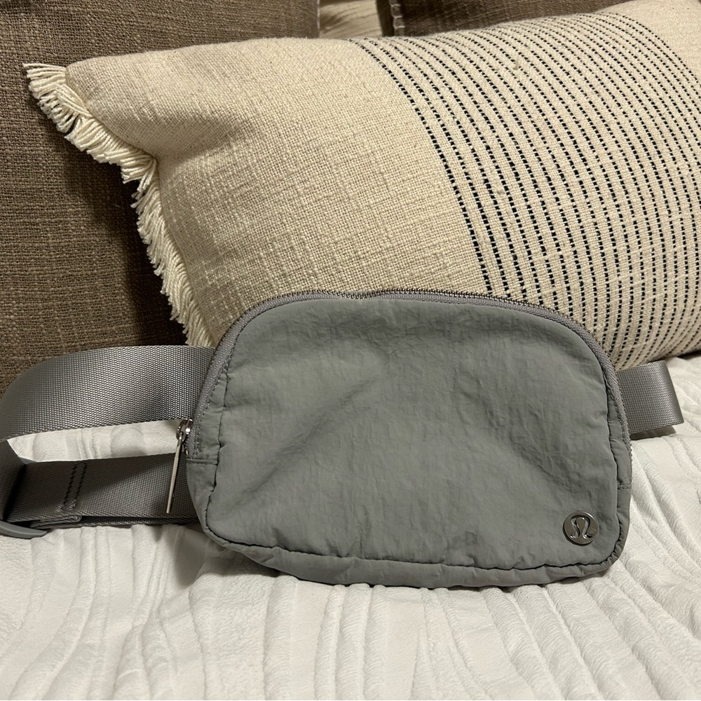 Lululemon belt bag rhino grey